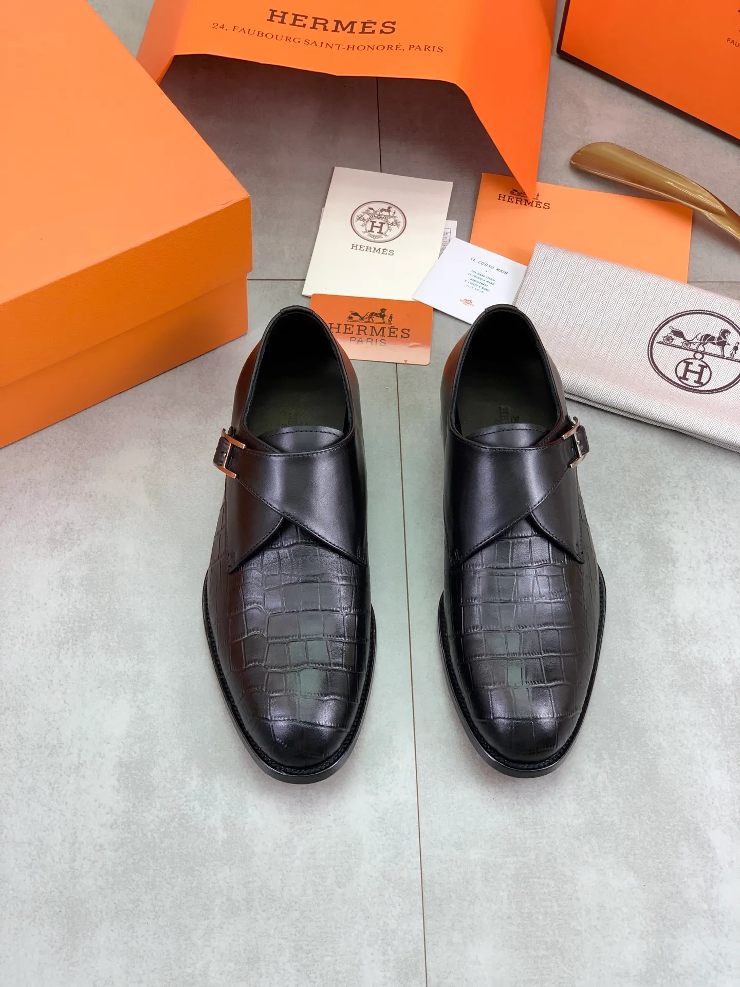 Factory price P940 💰💎💎💎 Original genuine leather outsole Brand: Hermès Grade: Same as the official website Original quality materials: Original soft calfskin Water-dyed cowhide lining Original Italian genuine leather outsole Style categories: Men's fashion Formal casual leather shoes Slip-on men's shoes series Young fashion European and American trends British style Code number: 39-45 (38.46 can be customized)